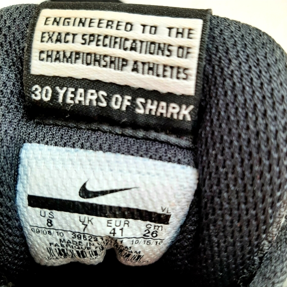 Nike Sport Shoes - Picture 3 of 5